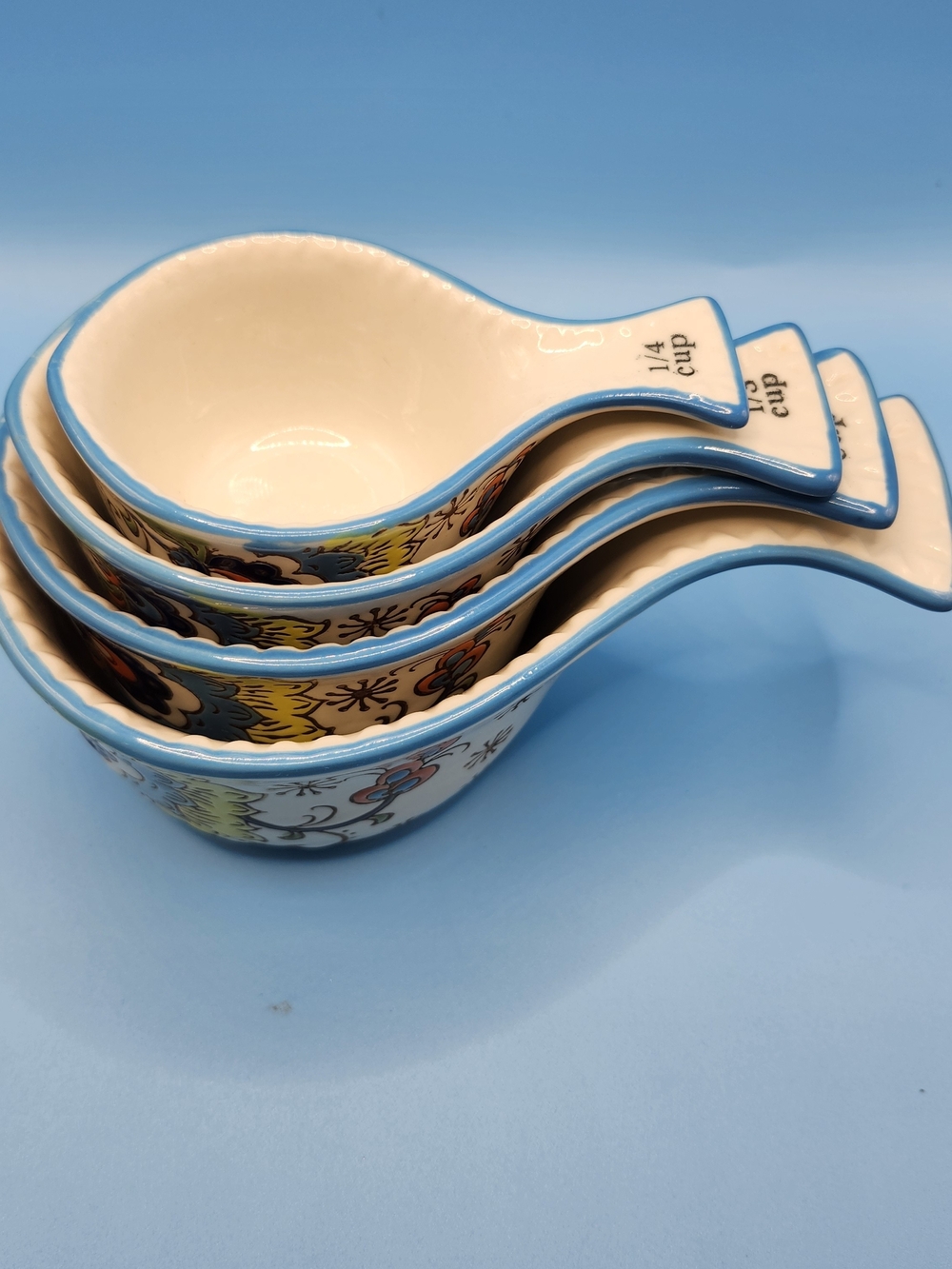 Set Dutch Wax Hand Painted Floral Fish Shape Ceramic Nesting Measuring Cups